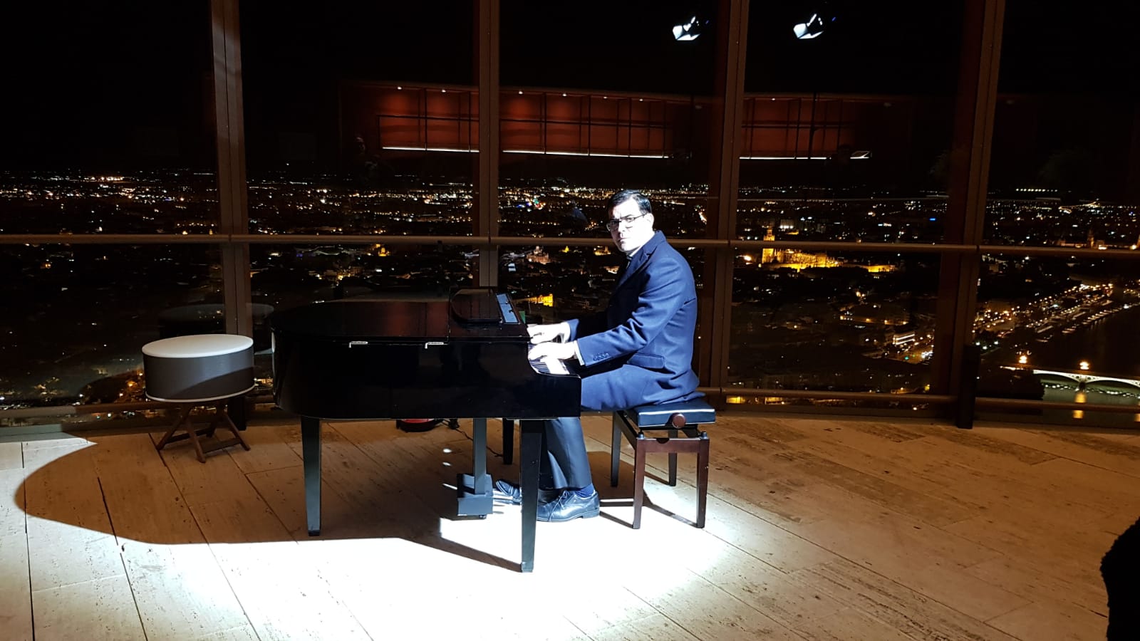 Música de Piano en Torre Sevilla