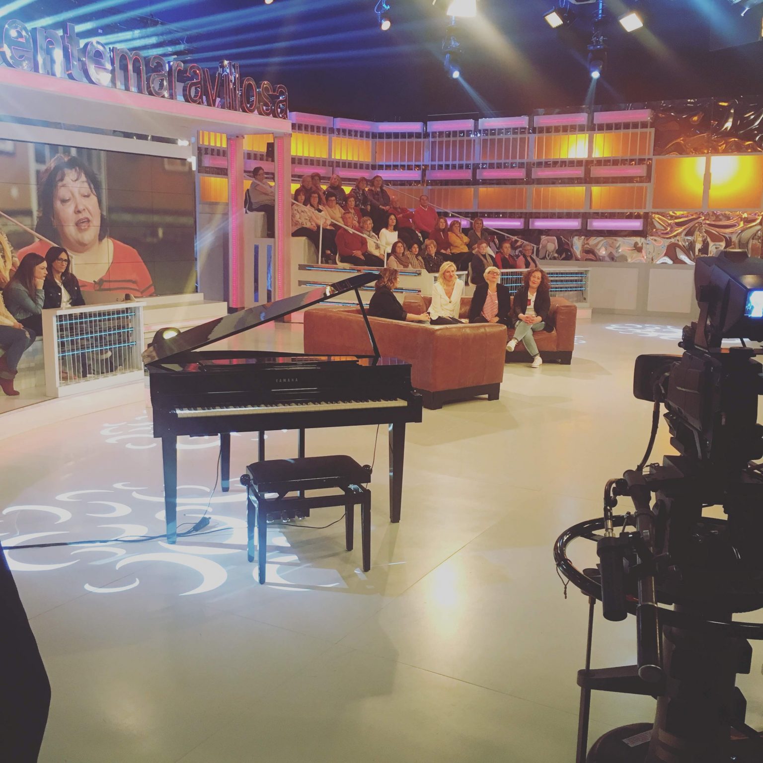 alquiler de piano para televisión