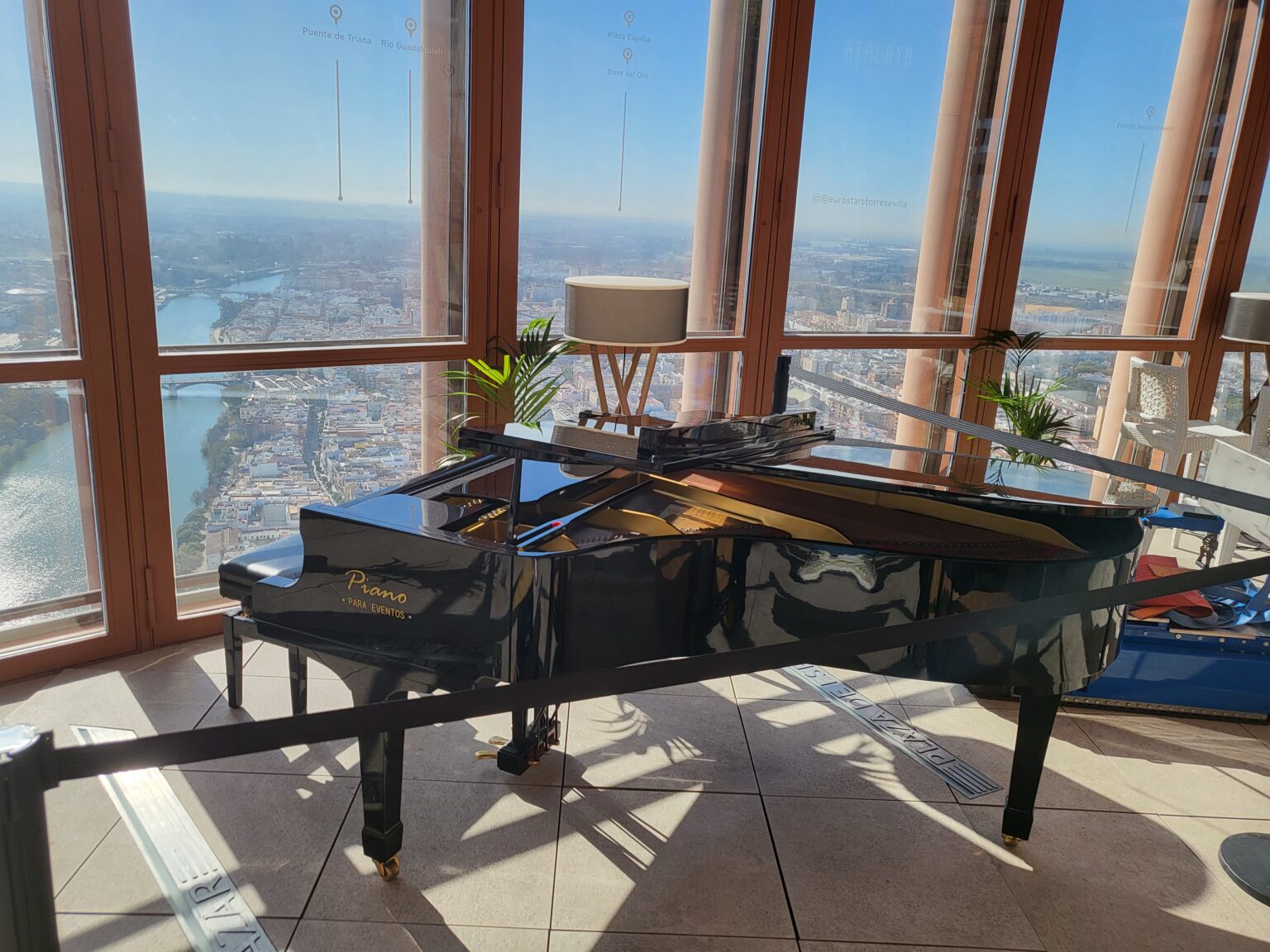 alquiler de piano en Eurostars Torre Sevilla